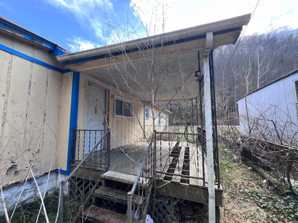 3881 Pond Creek Rd, Pinsonfork, KY 41555