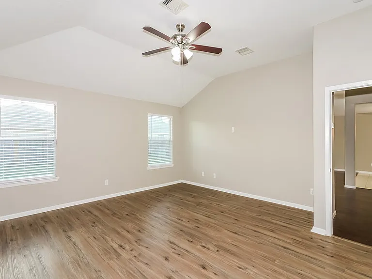 5911 Shining Leaf Ct — Photo 10