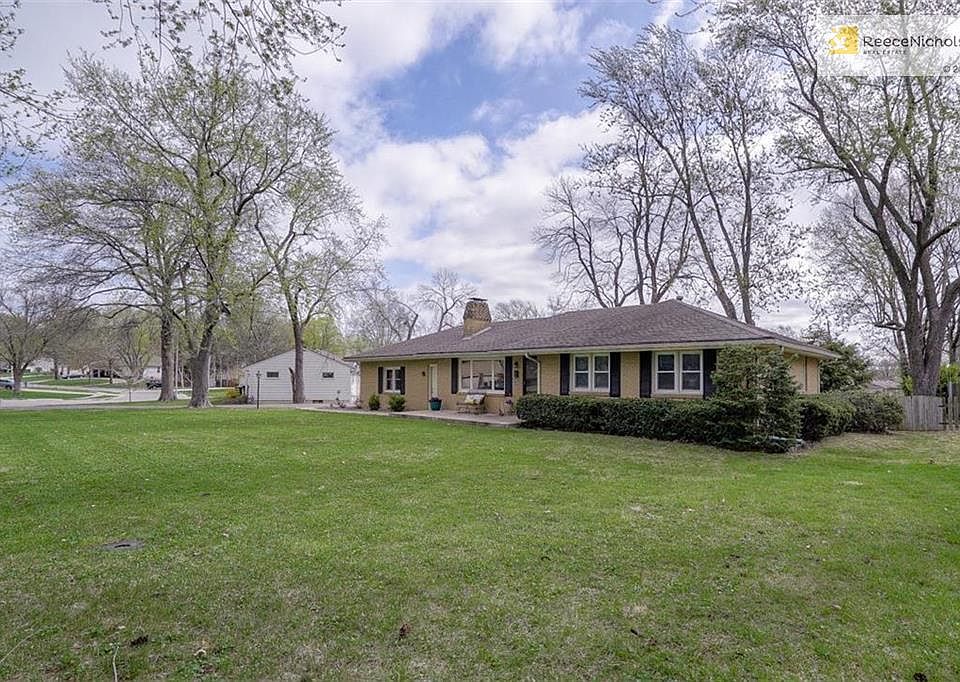 Sprawling lot with gracious front yard