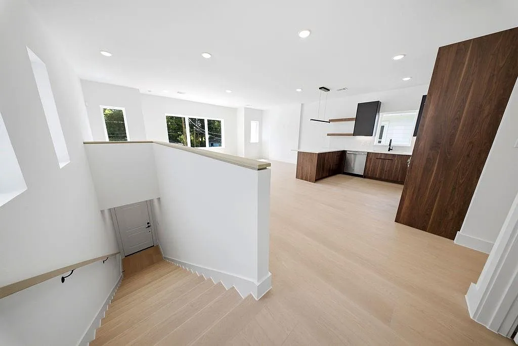 3 bed, 2.0 bath, 2722 sqft, $1,800 — Photo 3