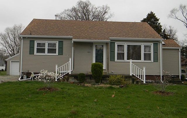 1st image of 805 E McKinley St