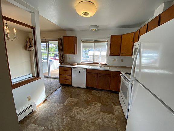 5th image of 1100-1102 Cedar Ct