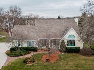 3953 S Victoria Ct, New Berlin, WI 53151