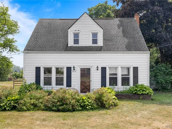 7804 Ridge Rd, Gasport, NY 14067