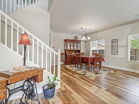 4th image of 8623 Pine Springs Ct NE