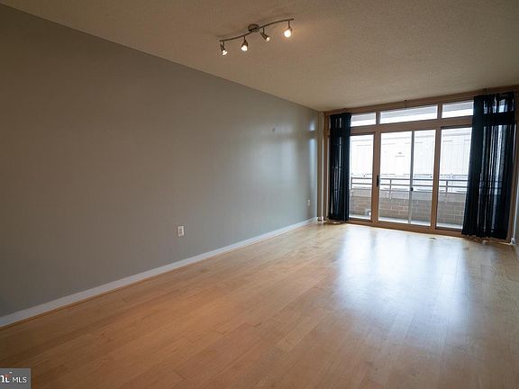 5th image of 888 N Quincy St Unit 1705