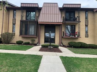 11277 S Roberts Rd APT E, Palos Hills, IL