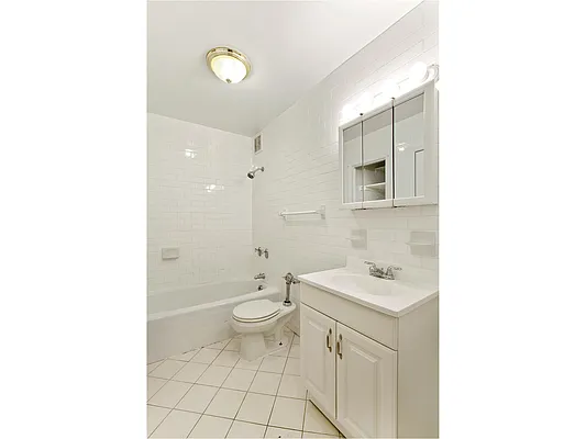 Rented by Douglas Elliman | media 17