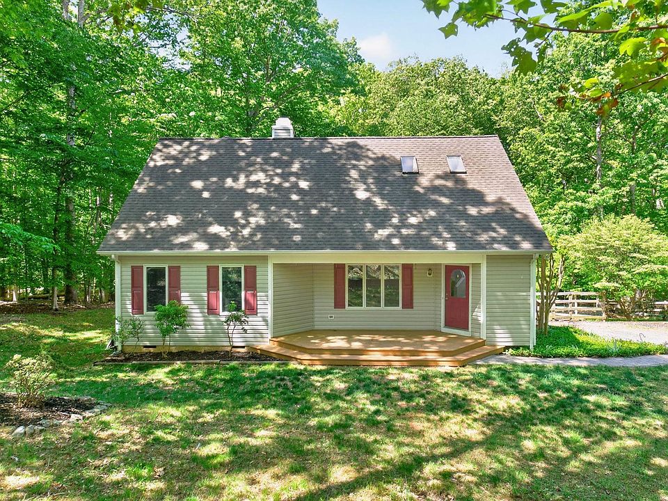 1st image of 32 Wildwood Dr