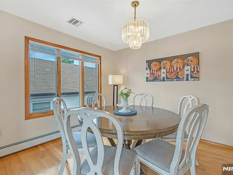 245 Wilson Ave — Photo 18
