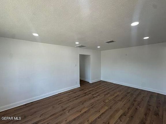 4th image of 3921 Cambridge Ave #B