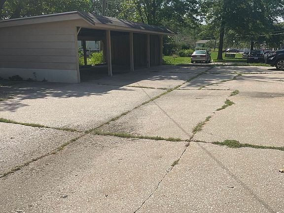2nd image of 2940 Leeway Dr APT 3