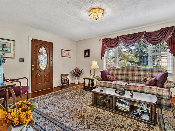4th image of 3918 Hawley Dr