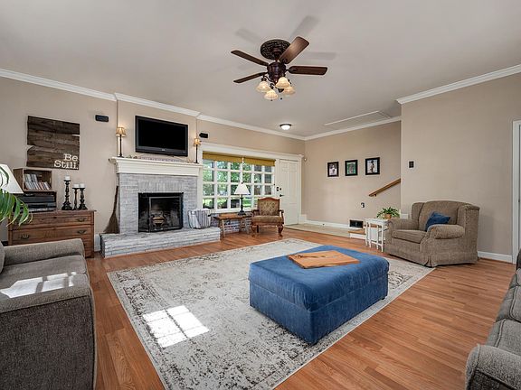 3rd image of 410 Rushwood Dr