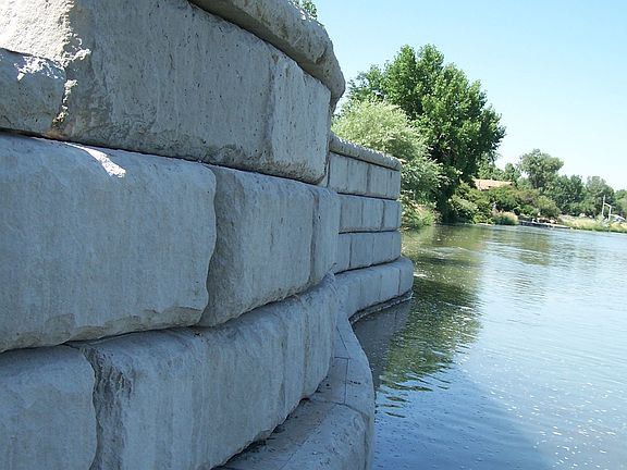 Commercial Design Retaining Wall