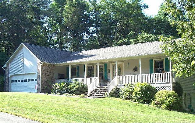 1st image of 225 Stratford Dr