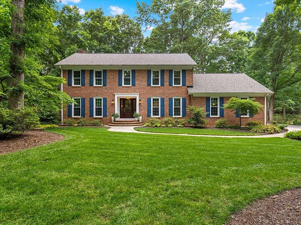 1st image of 215 Bent Oak Way