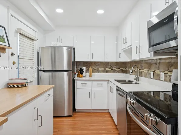 3101 N Country Club Dr APT 102, Aventura, FL 33180