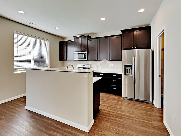 245 Iris Ln — Photo 4
