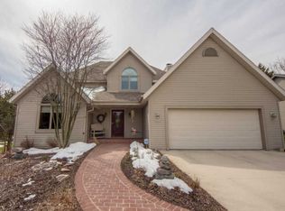 3984 Arrowhead Ct, Sheboygan, WI 53083