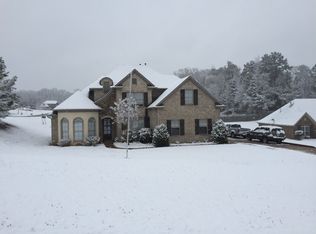 10214 Cypress Plantation Dr S, Olive Branch, MS 38654