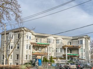 75 Crescent Rd #B4, Toronto, ON M4W1T7