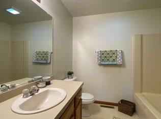209 Stonewall Ct APT 2*, Nappanee, IN 46550