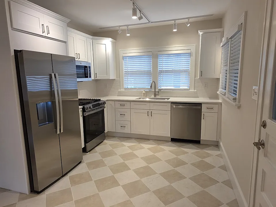 345 S 2nd St #1
