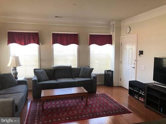 2nd image of 2929 Finsbury Pl #107