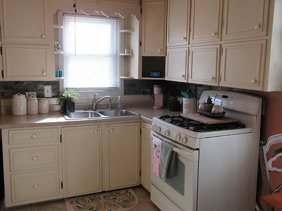 4th image of 426 N 2nd St