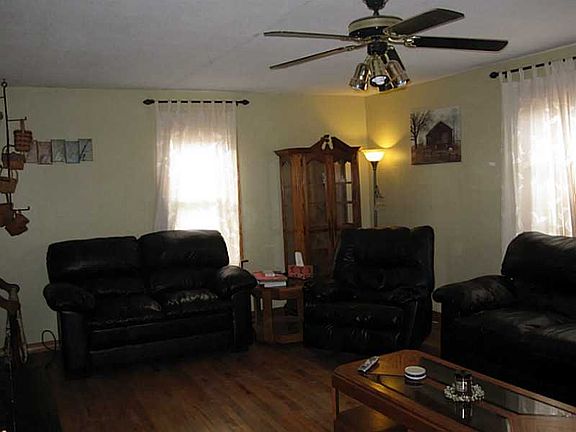 4th image of 2555 W Lake Dr