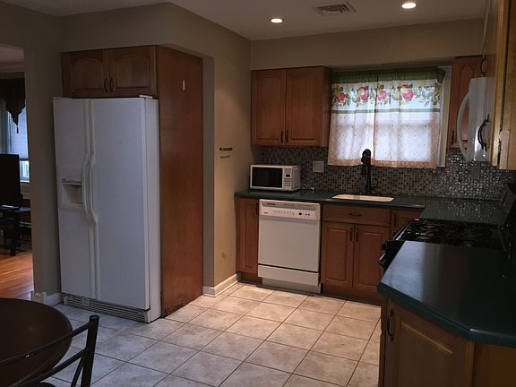 5th image of 417 Tysens Ln