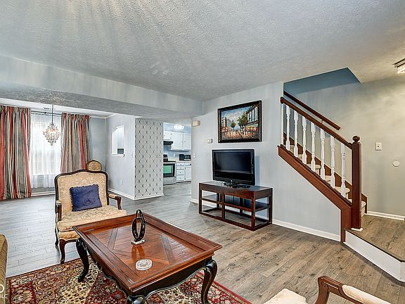 3rd image of 3727 Limberpine Dr