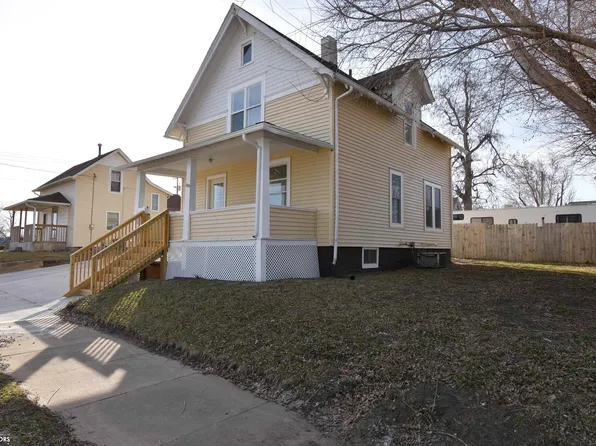 309 Lee St, Marshalltown, IA 50158
