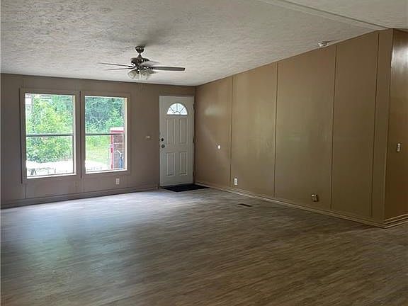 3rd image of 1030 Jasmine Ln