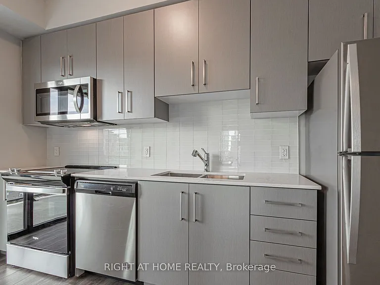 15 Queen St S #1014 — Photo 13