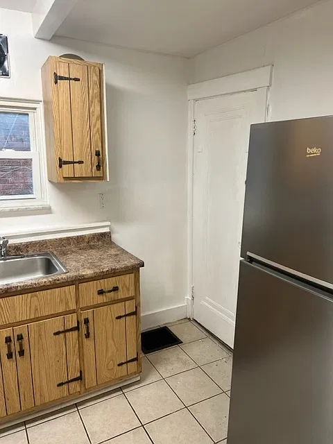 225 Suncrest St — Photo 4