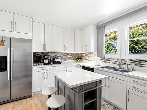4th image of 4102 Prescott Ave