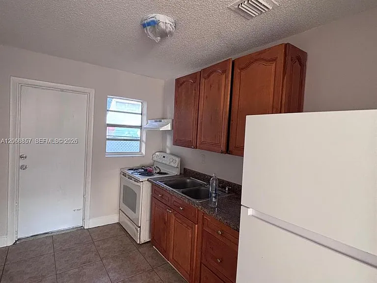 4145 SW 19th St #1 — Photo 6