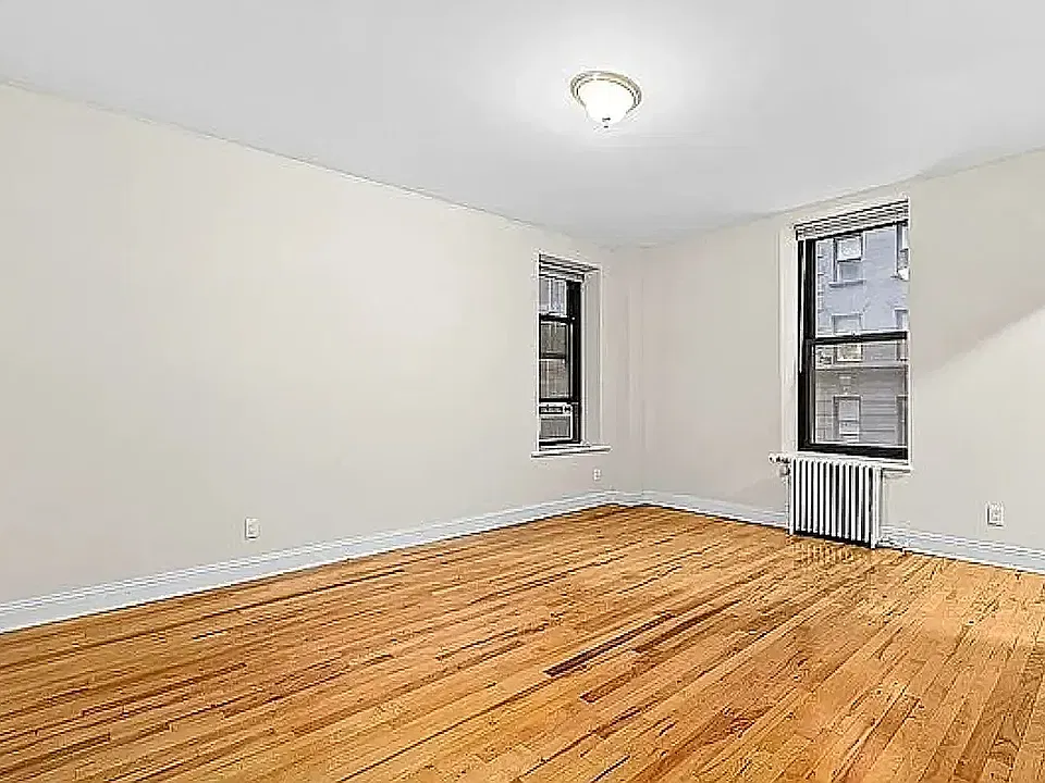 150 W 47th St #3A
