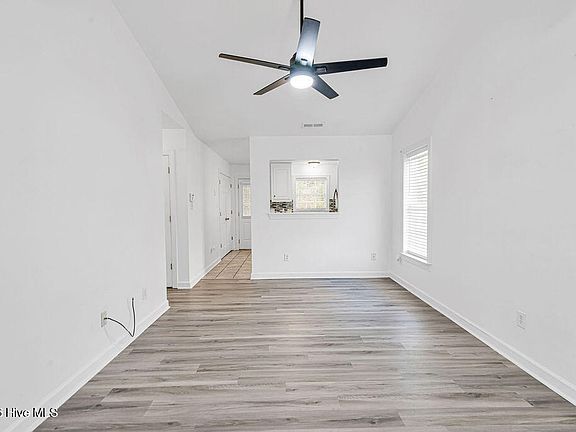 3rd image of 900 Springwood Dr