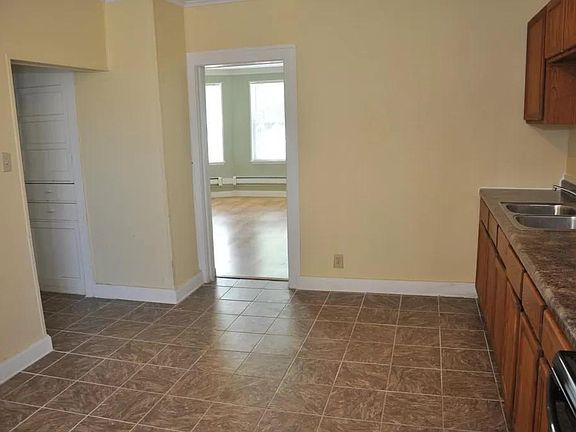 5th image of 50 E King St #1
