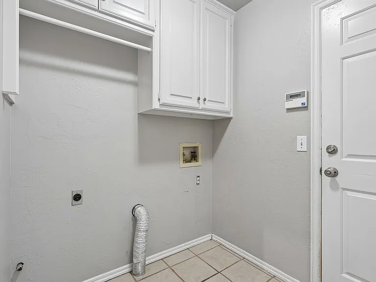 1809 Courtney Ln — Photo 34
