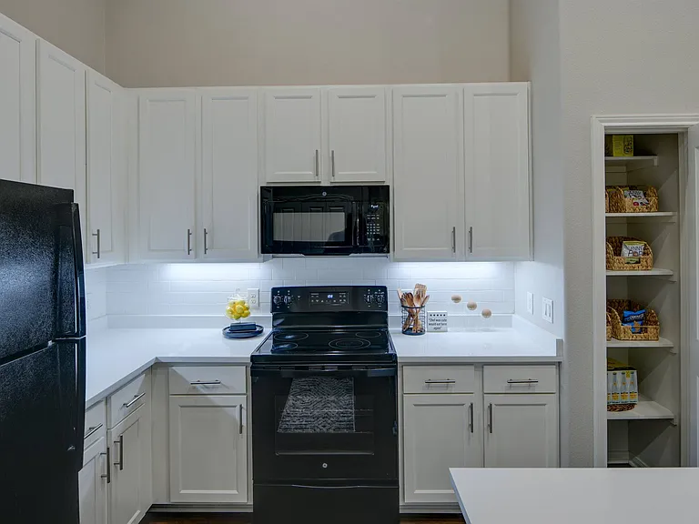 900 Gordon Heights Ln — Photo 3