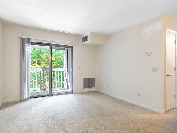3rd image of 501 Sunridge Dr APT O