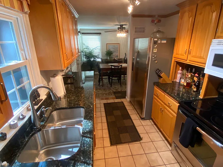 4221 Oxford Rd — Photo 16