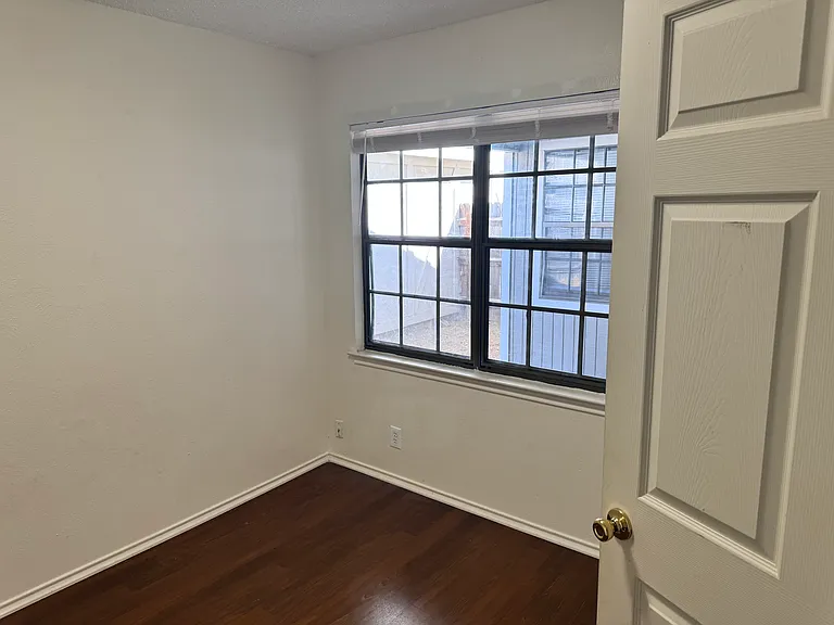 5202 Davy Crockett St — Photo 9