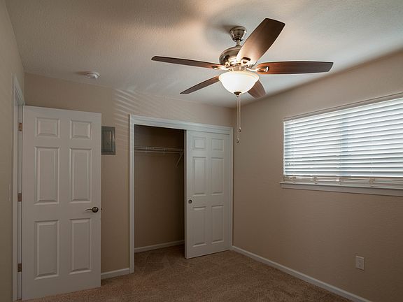 4th image of 916 Blue St