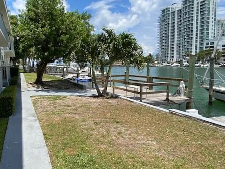 7925 West Dr #6 — Photo 4