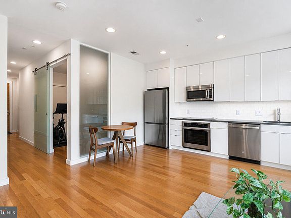 3rd image of 435 R St NW #205